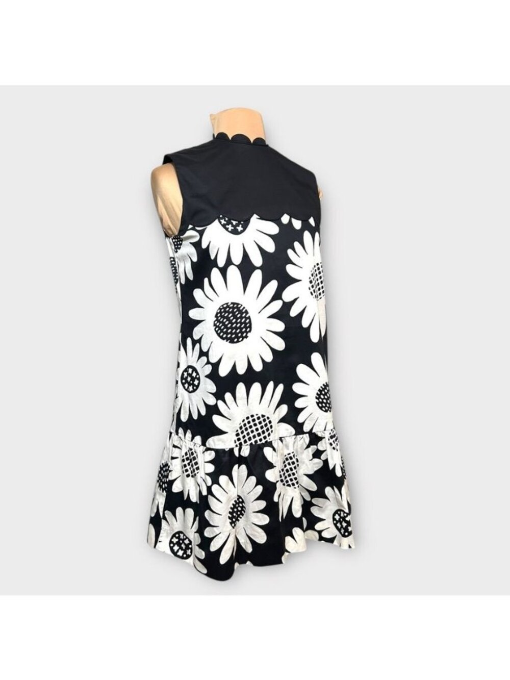 60s Mod Daisy Mini Dress XS  Floral Black White Victoria Beckham x Target EUC